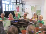 Delfinki na zajęciach edukacyjnych "Dzieciaki Sadzeniaki"